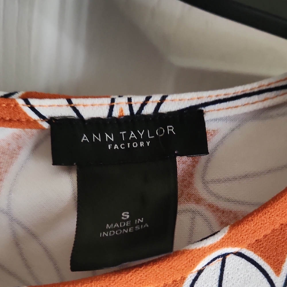 Ann Taylor Vibrant Orange and White Leaf Print Blouse - Picture 2 of 7